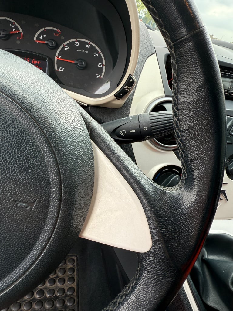 Ford KA 1.2 - titanium - airco