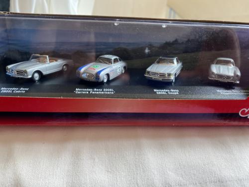 Mini Mercedes Benz (speelgoedauto’s)