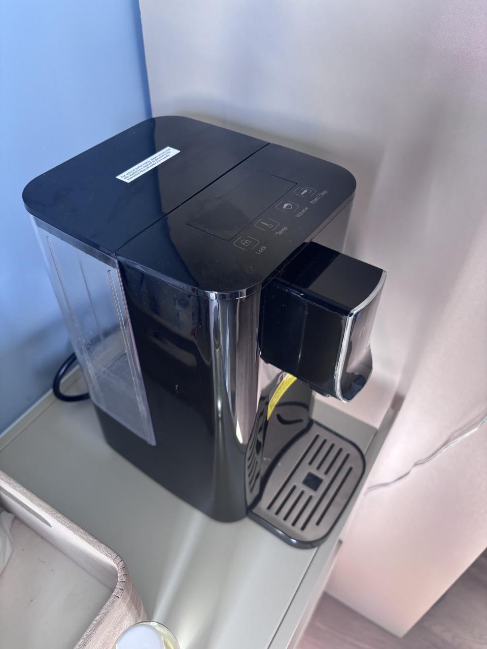 Heetwater dispenser