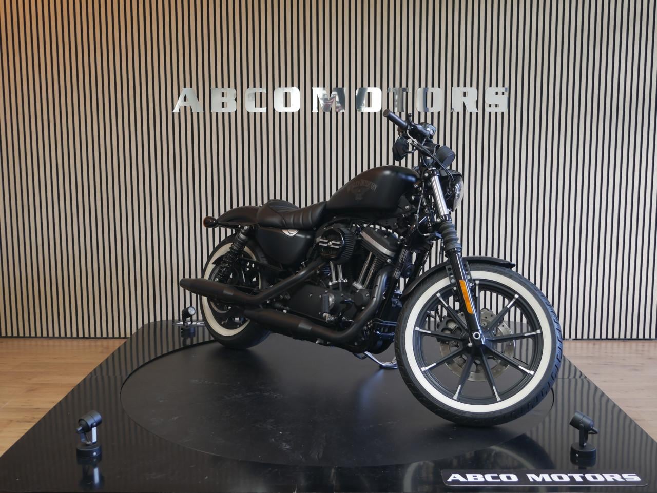 HARLEY-DAVIDSON SPORTSTER IRON XL 883 N