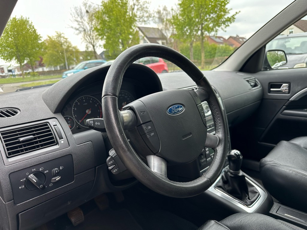 Ford Mondeo wagon dealeronderhouden! 1.8-16v platinum