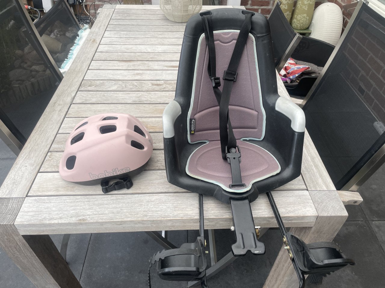 Bobike kinderstoel achterop met helm