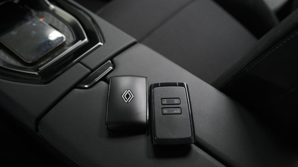 Renault Austral e-tech hybrid 200 techno esprit alpine | panoramadak | came