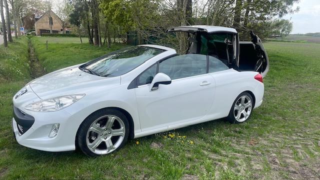 Zeer mooie peugeot 308cc cabrio parelmoet wit weinig km nu 5499 euro