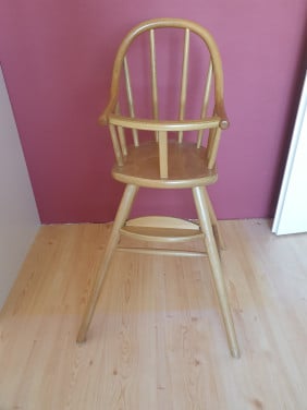 Houten kinderstoel