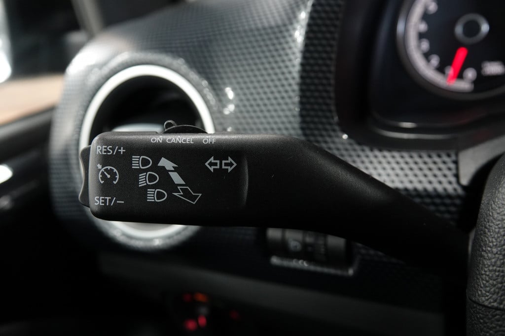 Volkswagen UP! 1.0 bmt move up! | cruise | bluetooth | airco |