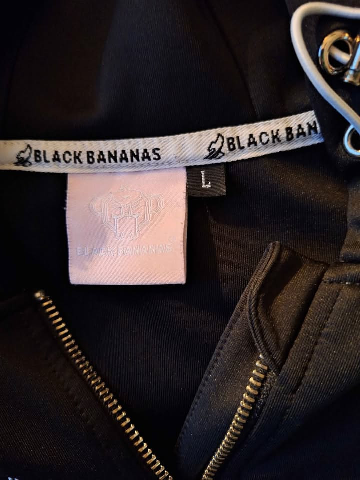 Black bananas maat L maar valt als M in nwstaat
