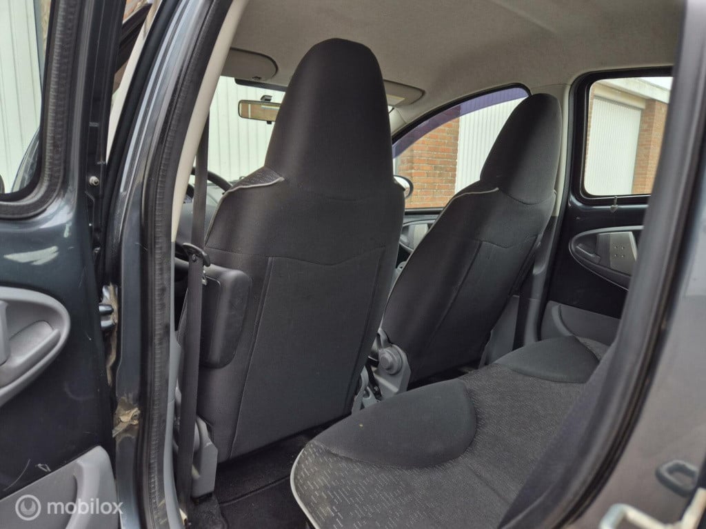 Peugeot 107 1.0 xs automaat / 5- deurs / airco / bluetooth