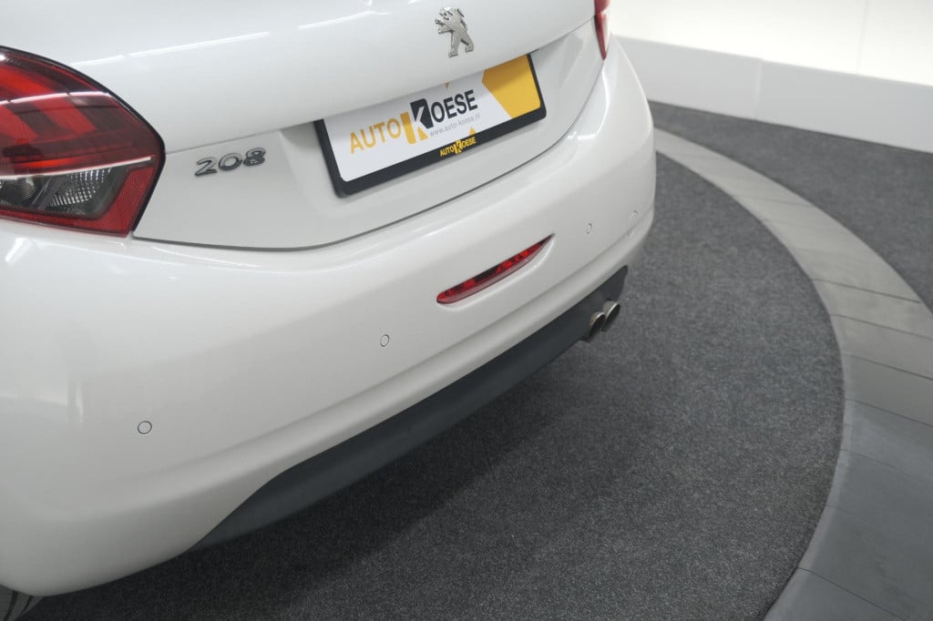 Peugeot 208 puretech 82 blue lease executive | parkeersensoren | navigatie 