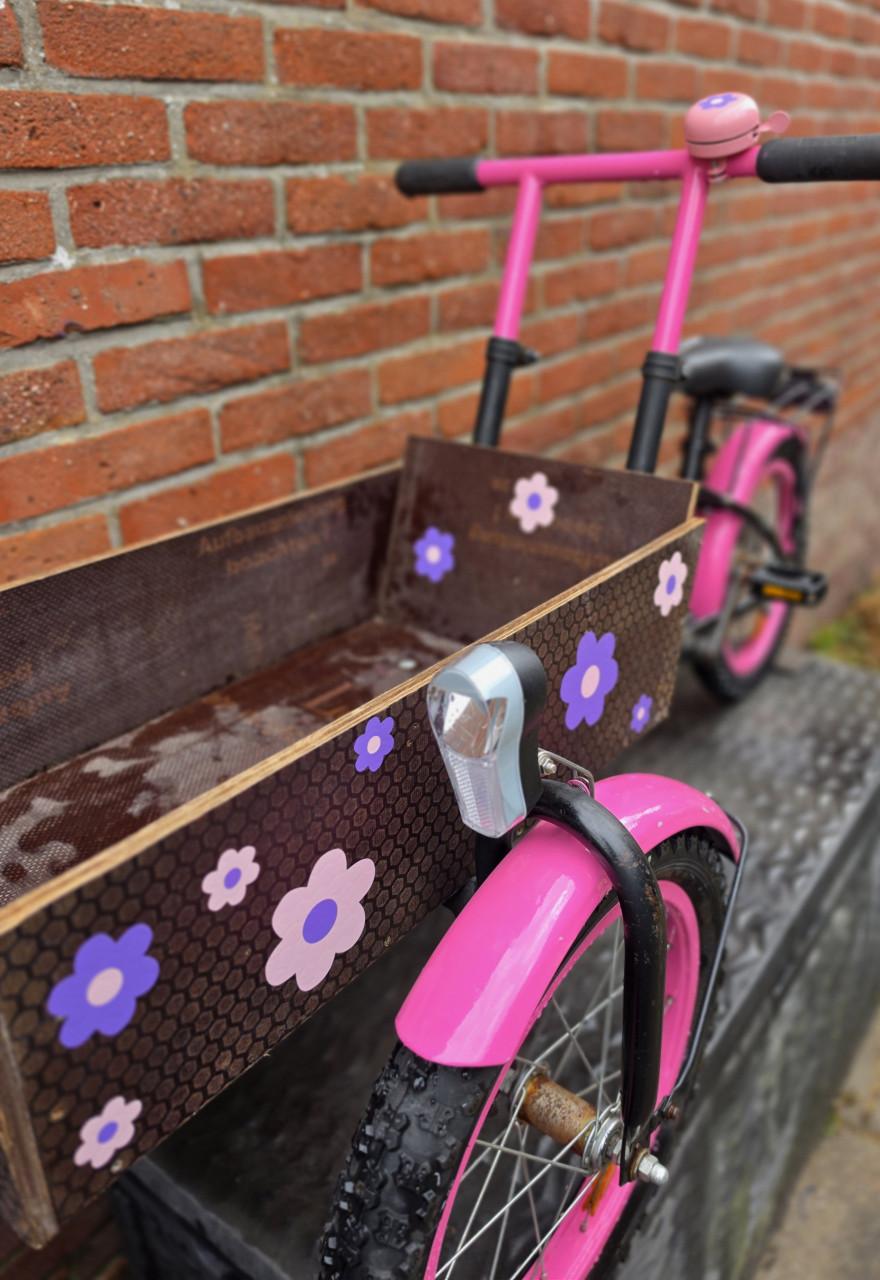 Kinderbakfietsje roze zwart 16 inch bloemetjes