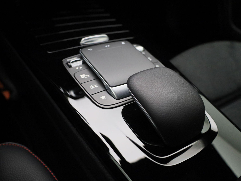 Mercedes-Benz A-Klasse 180 advantage | automaat | virtual cockpit | camera 