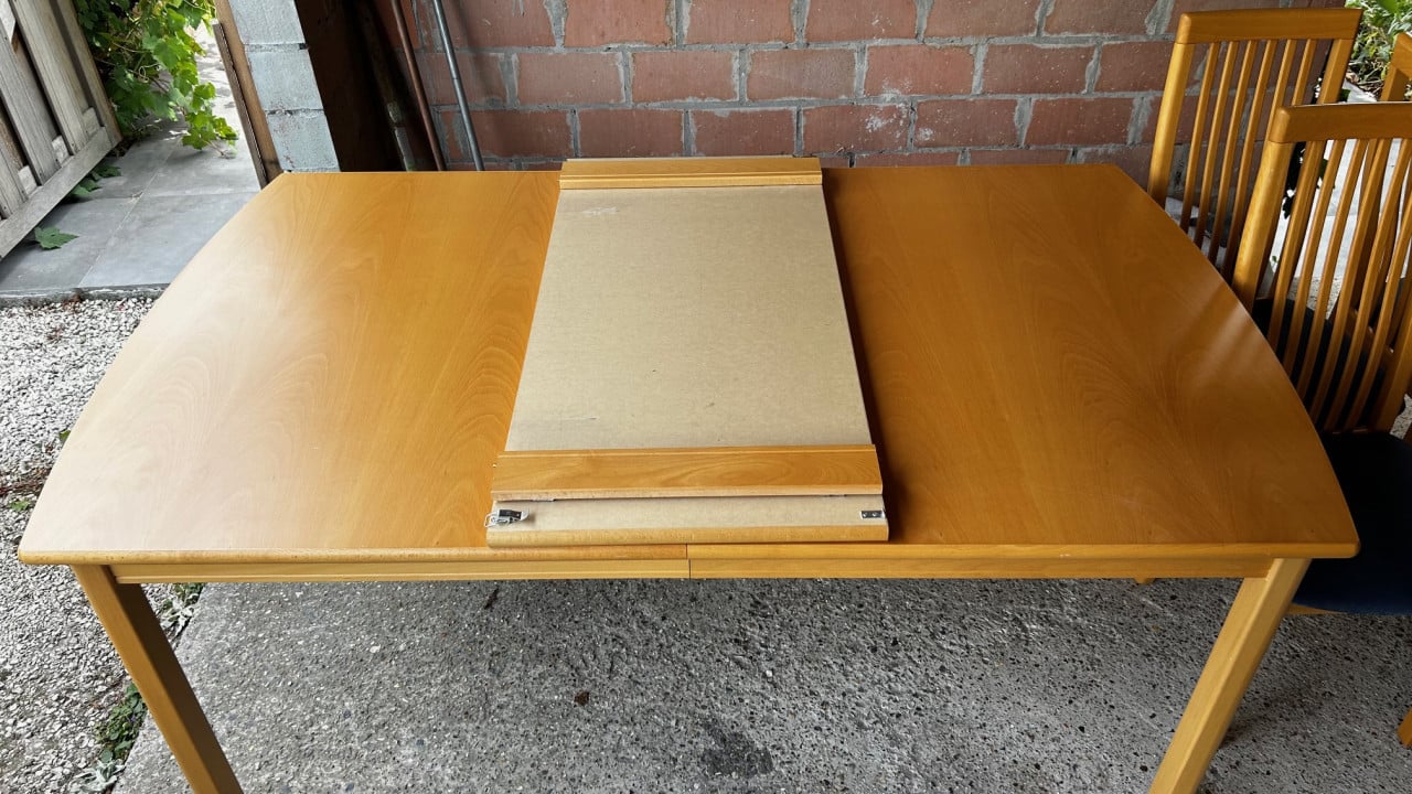 Eettafel met 10 stoelen