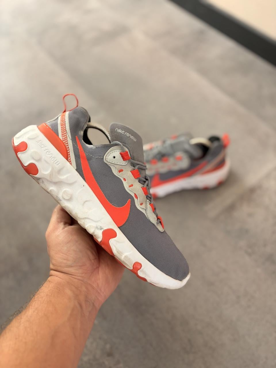 Nike element55 grijs/rood maat 39
