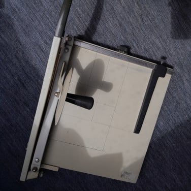 Papier snijder met hefboom