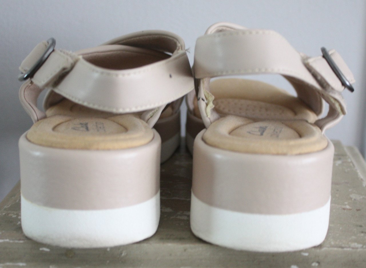 Beige sandalen maat 40