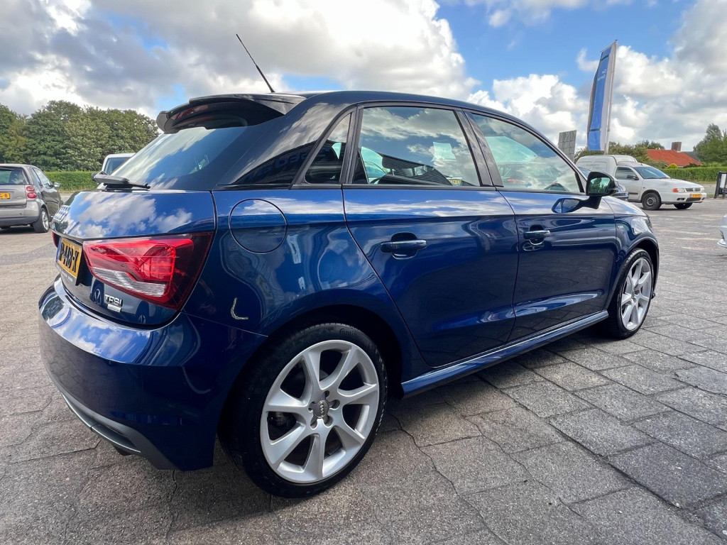 Audi A1 Sportback 1.0 tfsi adrenalin, s-line, navi enz...