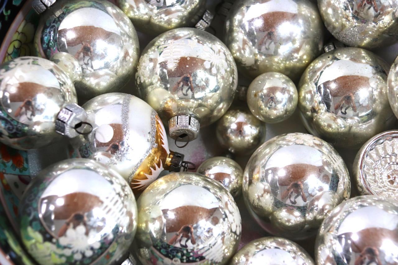 16 zilveren Kerstballen jaren 50