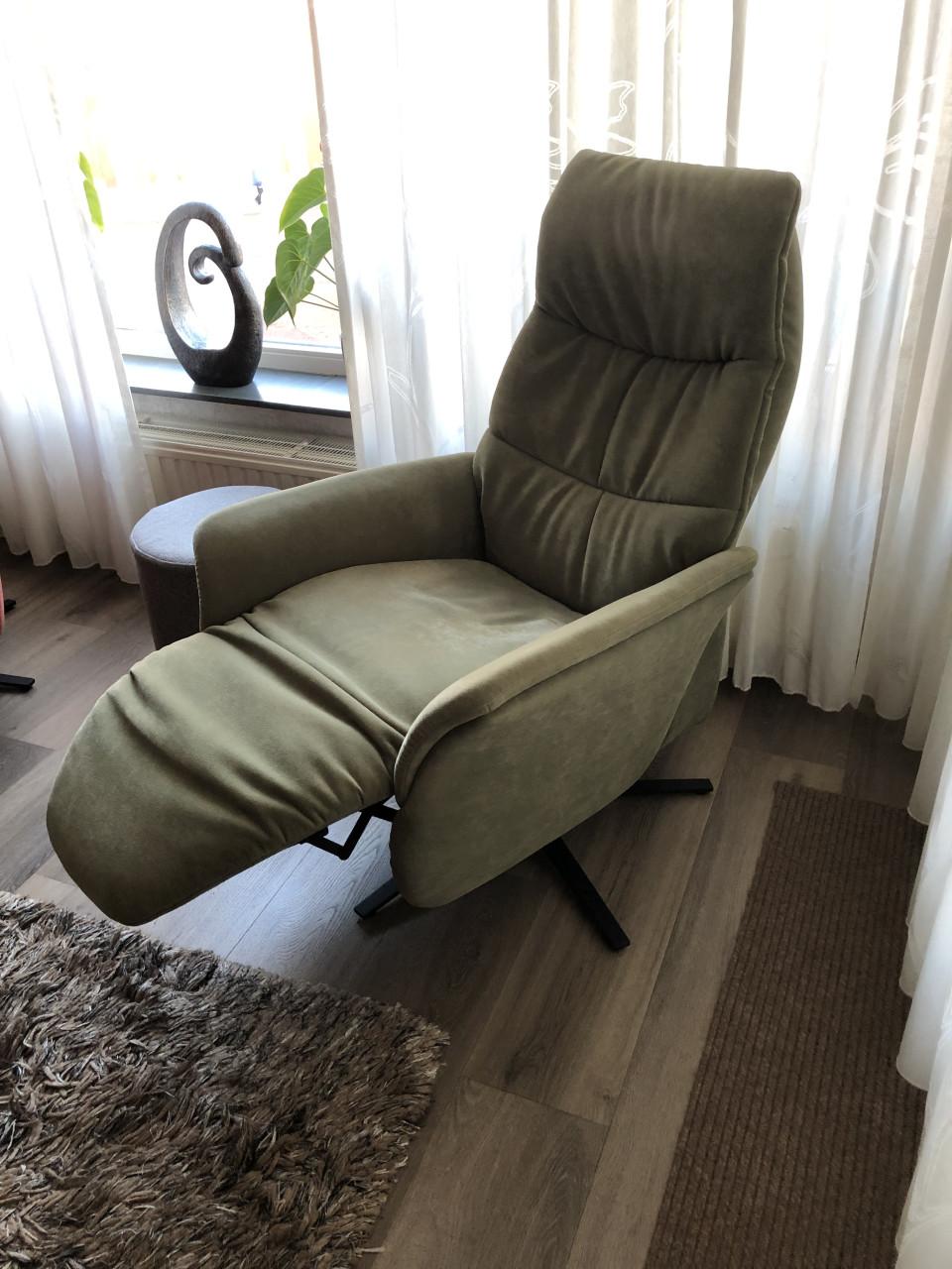 Himola.   Relaxfauteuils    Kleur Brique en mosgroen