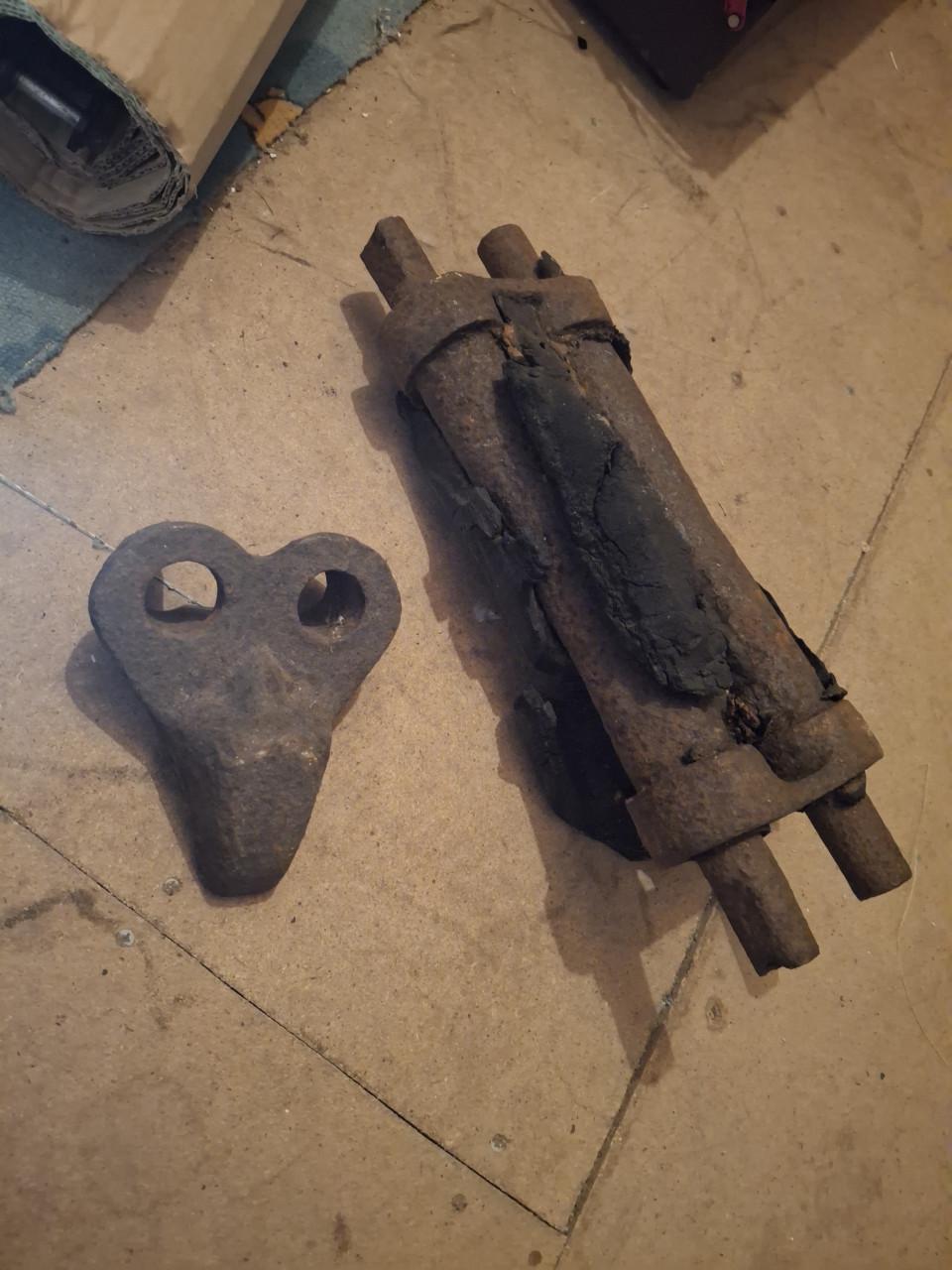 Stuk rupsdeel van een sherman tank