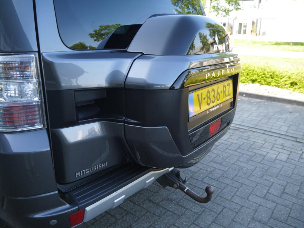 Mitsubishi Pajero 3.2 lwb instyle|trekhaak|achteruitrijcamera|rijklaar