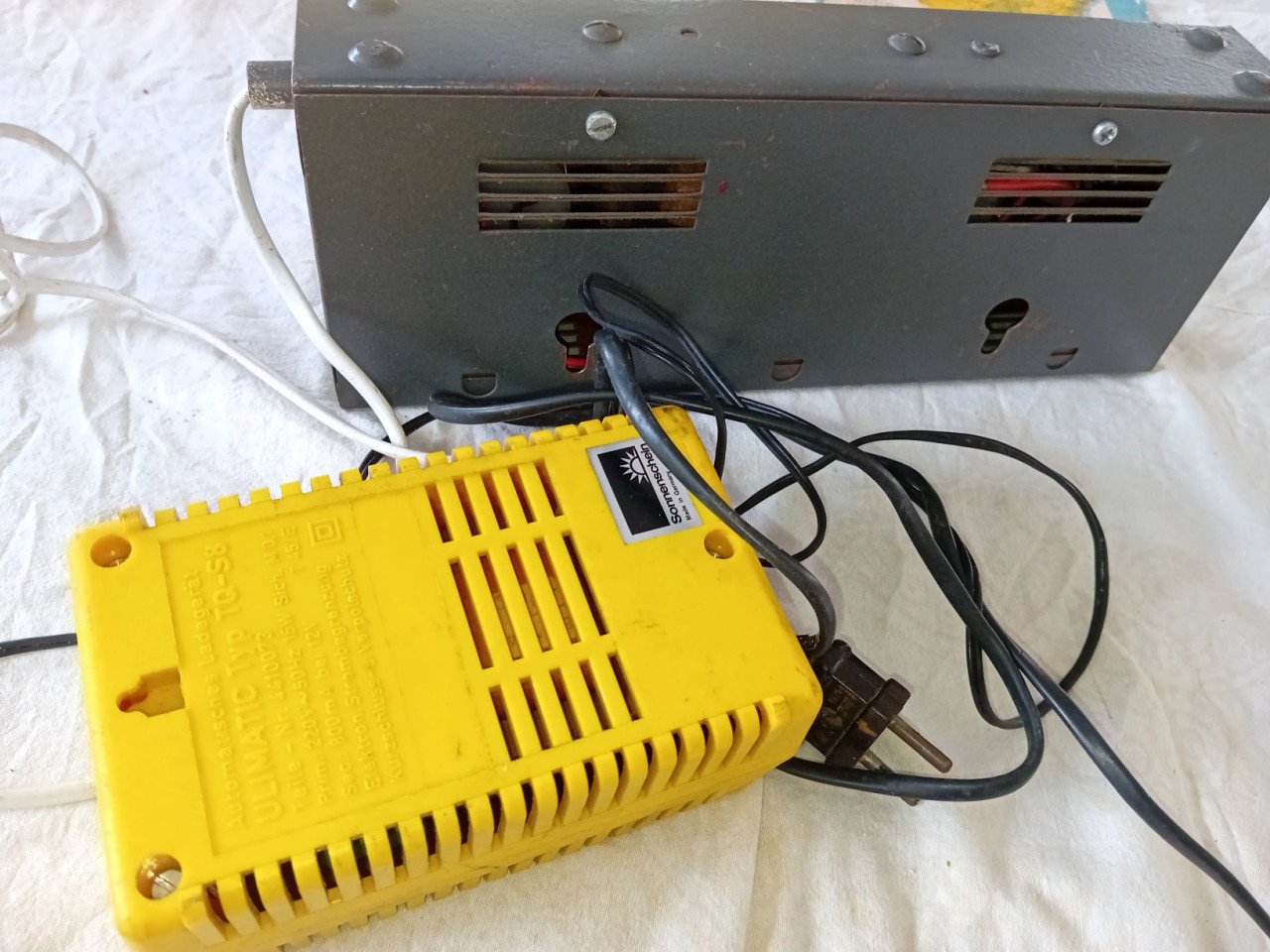 2 trafo's 12 / 6 volt en 12volt