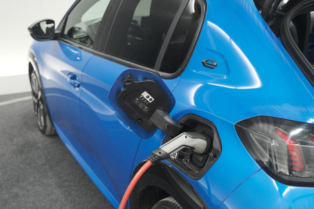 Peugeot 208 ev gt pack 50 kwh | 3 fase | camera | panoramadak | dodehoekdet