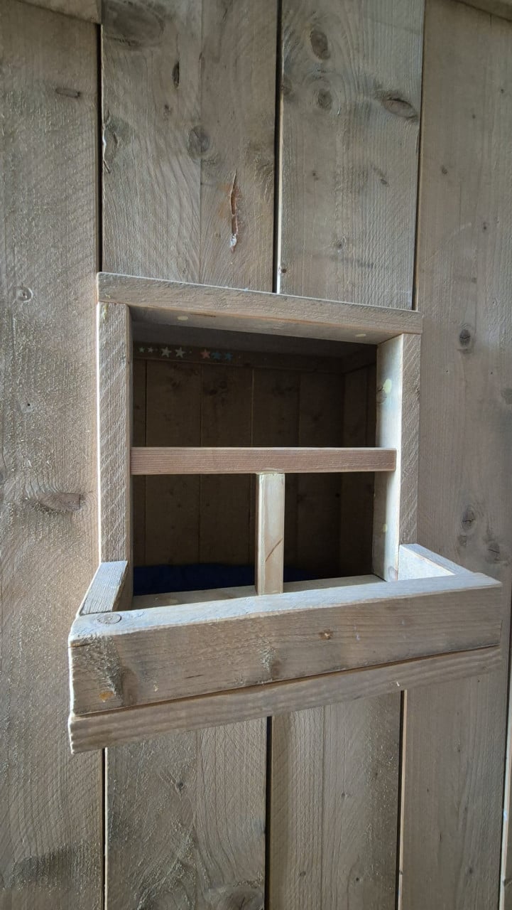 Stoer steigerhouten kinderbed met 3 slaapplekken!
