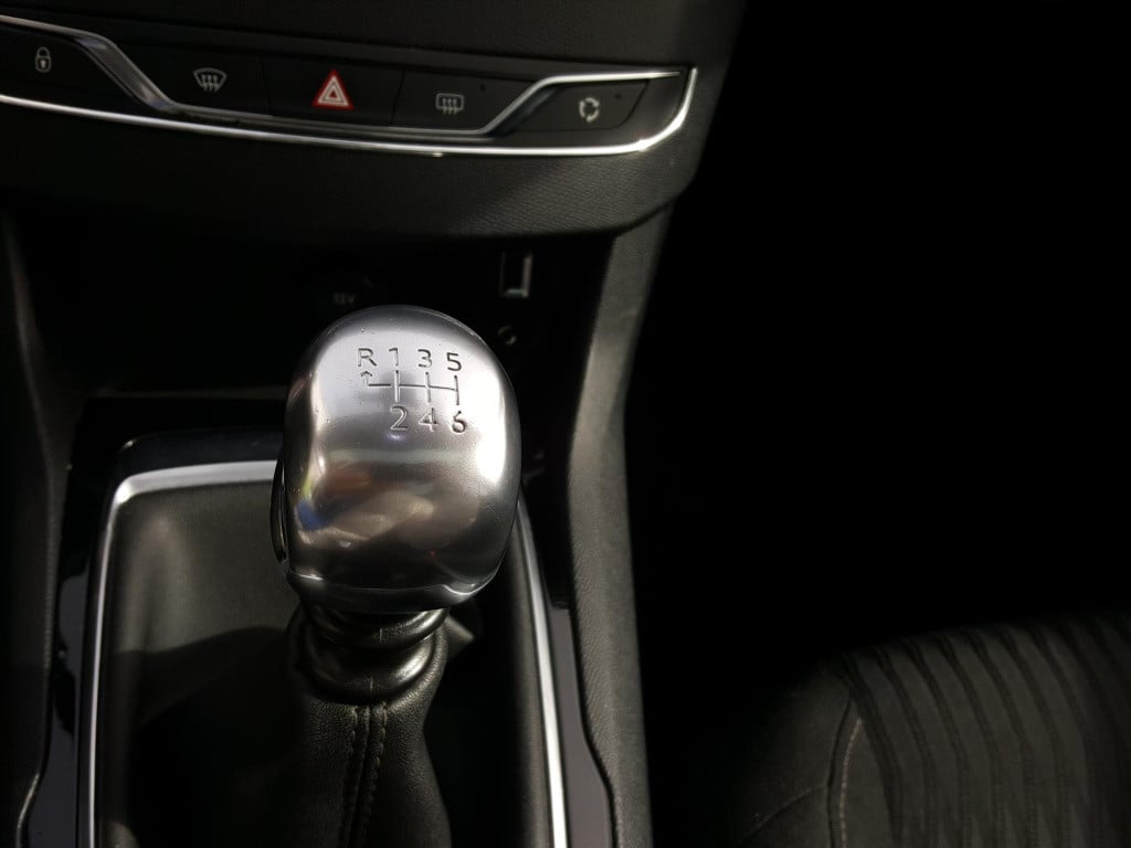 Peugeot 308 sw 1.2 pt-130pk s&s blue l. executive | navigatie | cruise & cl