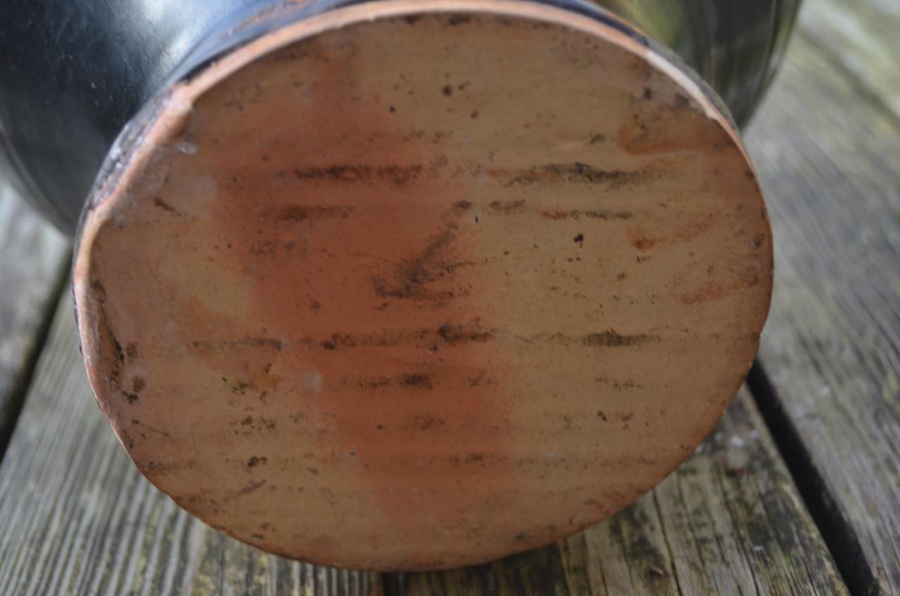 Terracotta offerpot met decoratie v/e konijn. China vroeg 20e eeuw.