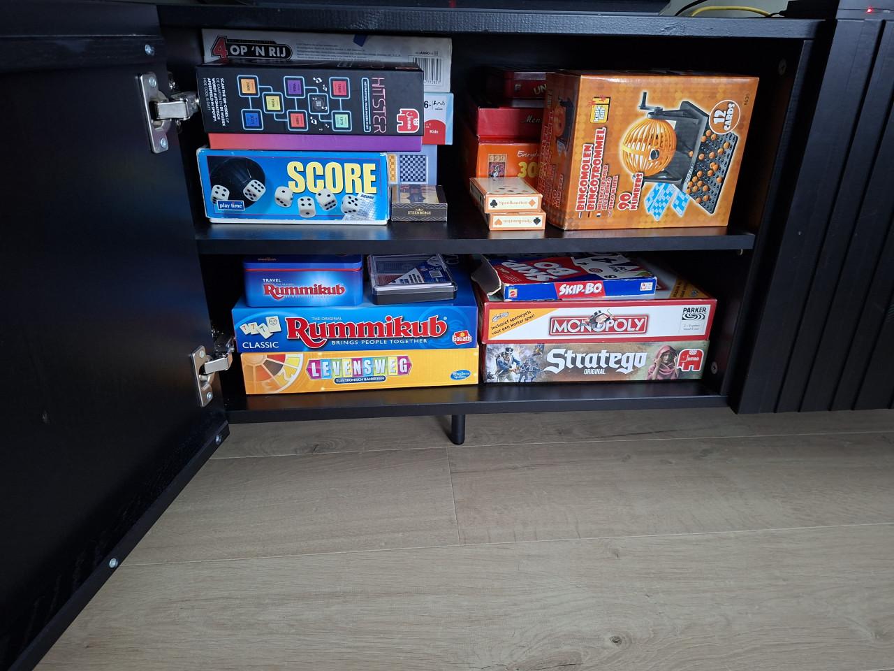 Woood Grand Gravure tv meubel grenen zwart