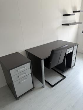 Complete moderne bureauset – bureau + bureaustoel + verrijdbare ladekast