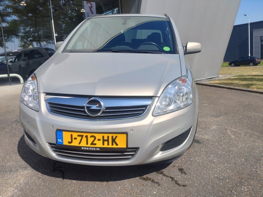 Opel Zafira 1.8i cosmo | 7-persoons