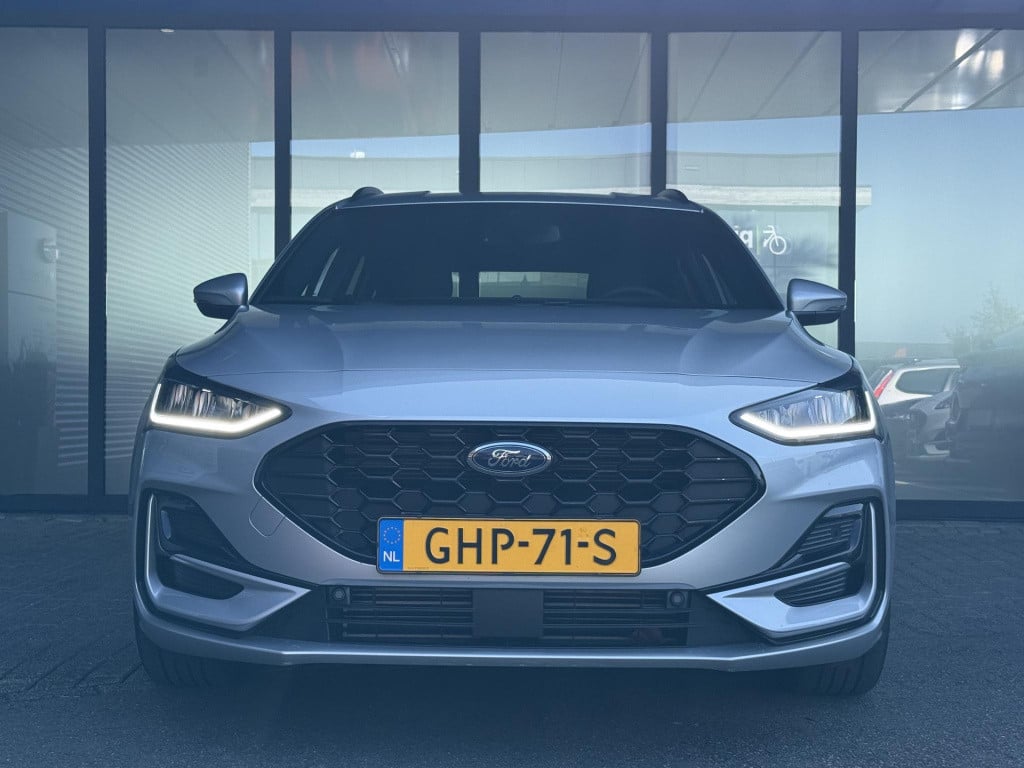 Ford Focus wagon 1.0 ecoboost hybrid st line x | leder interieur | draadloo