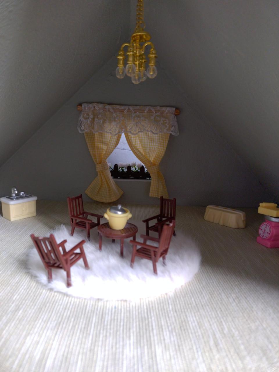 Leuk en groot houten poppenhuis inclusief meubels en poppen 80 x 80