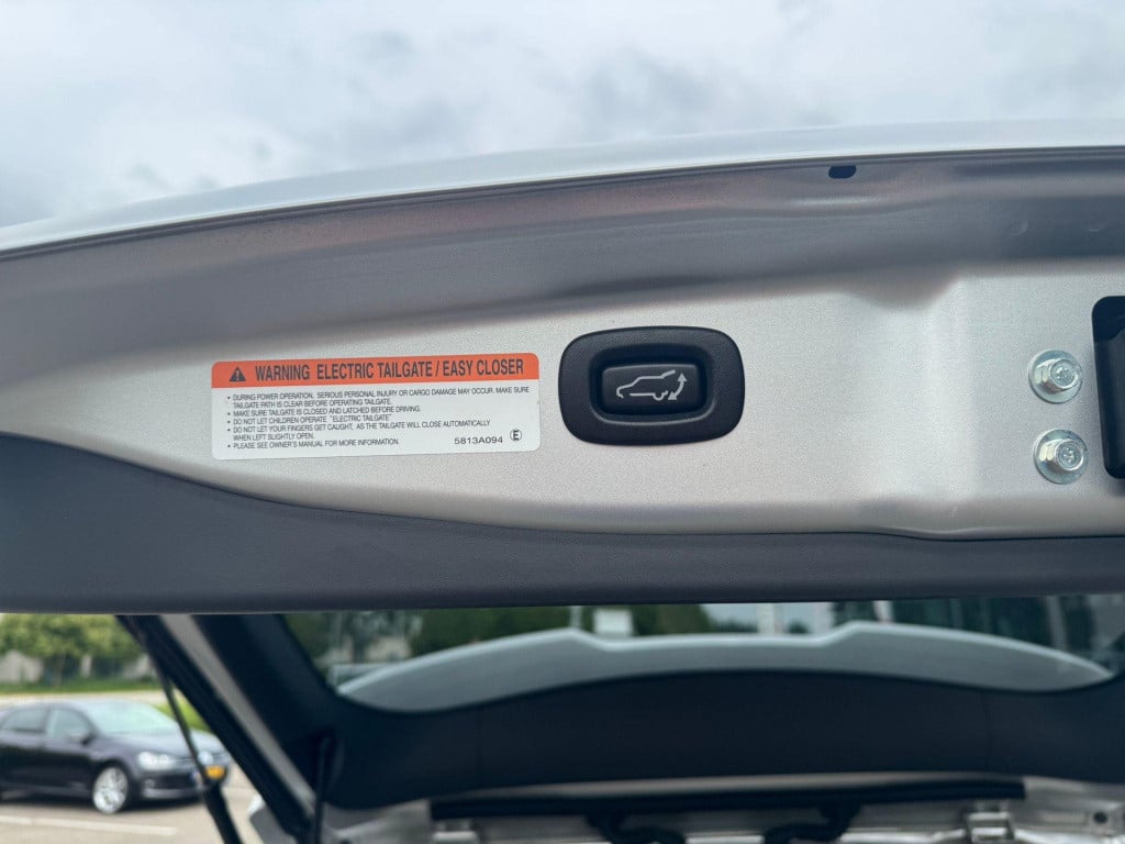 Mitsubishi Outlander 2.4 phev intense+