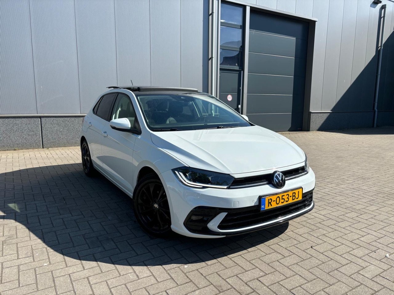 Volkswagen Polo 1.0TSI R-Line Pano 71.064KM Nap