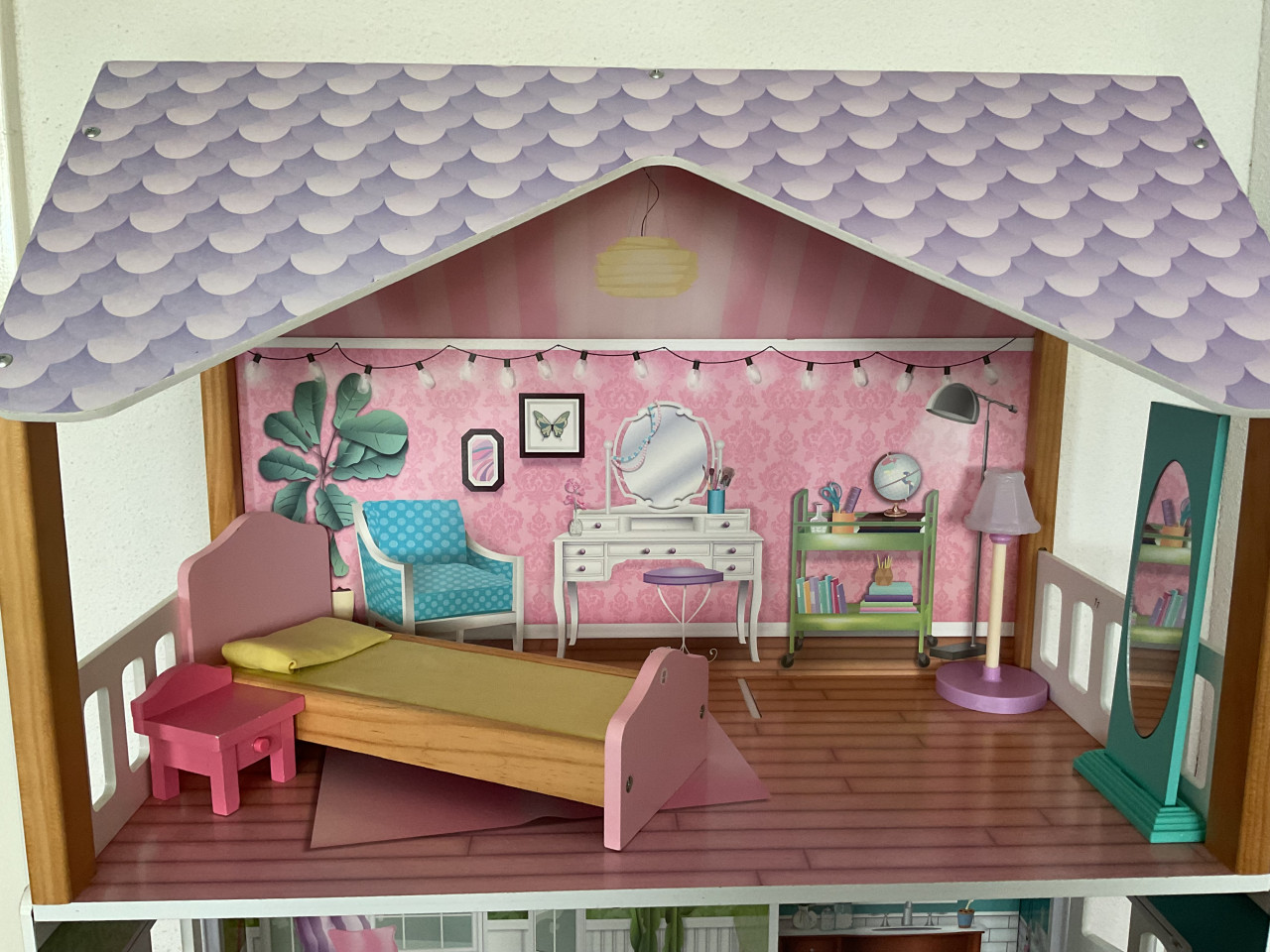 Mooi houten barbiehuis