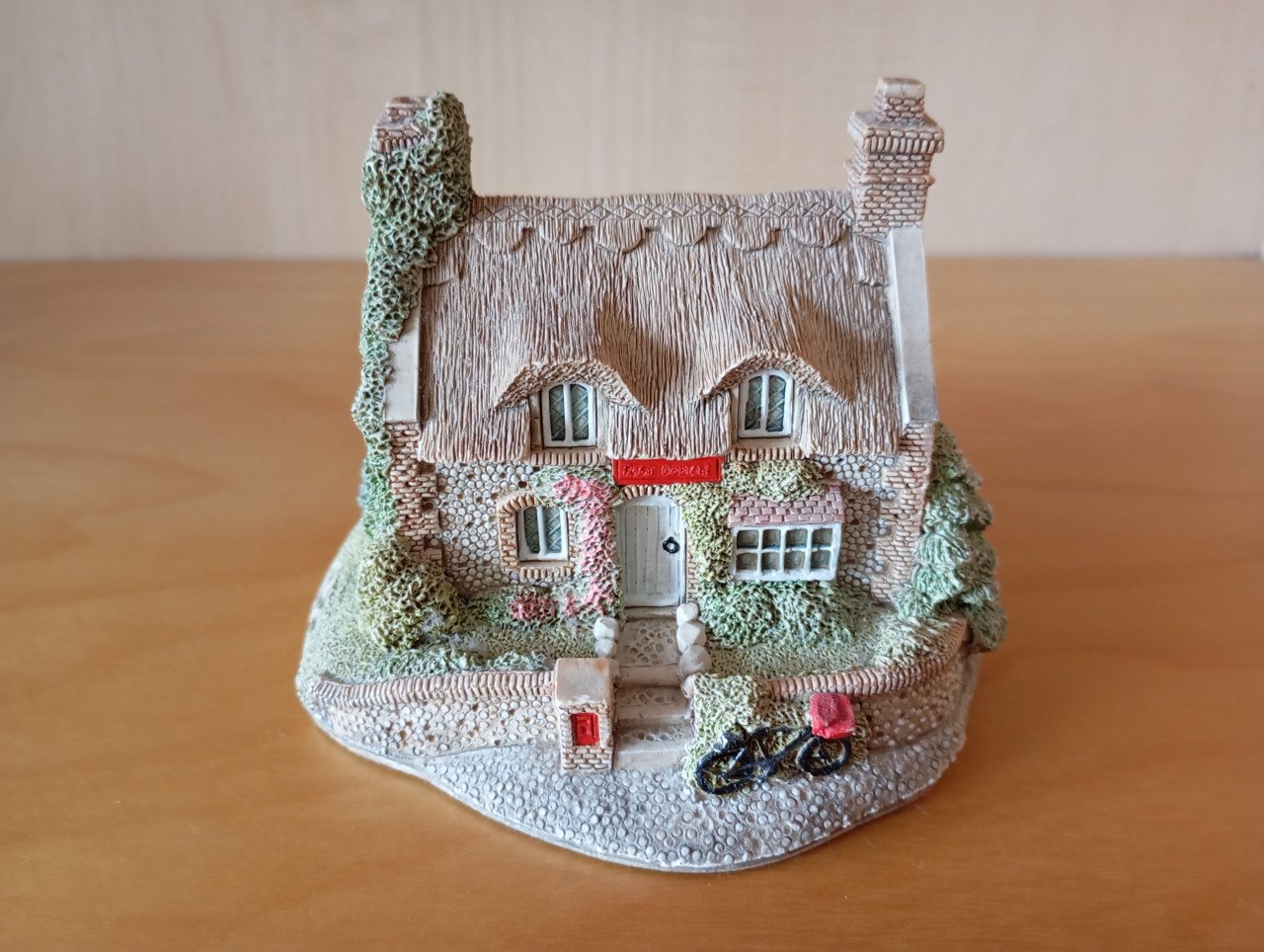 21 huisjes: 5 Lilliput Lane, 6 Amsterdamse grachten en 10 diversen.