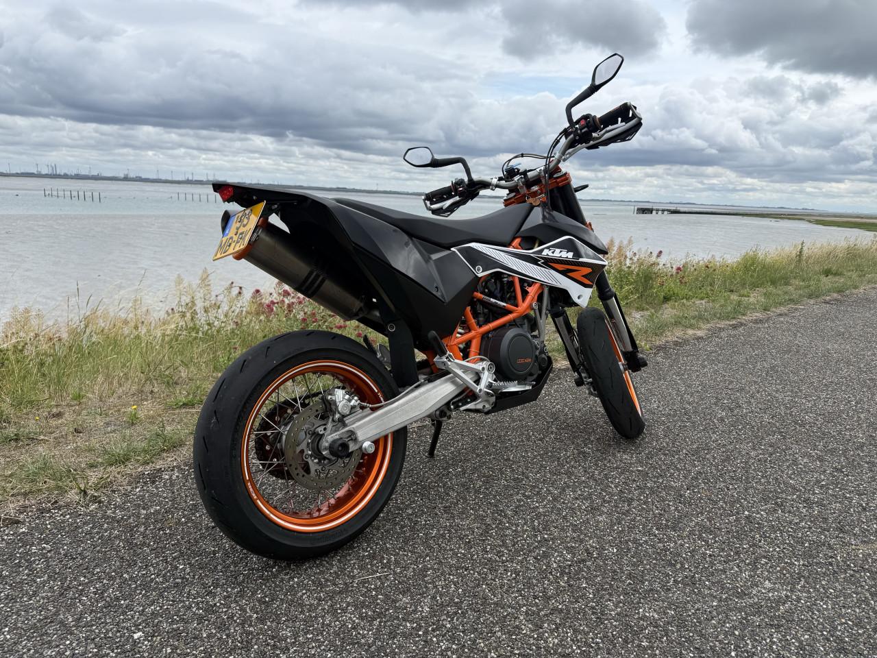 KTM 690 SMC R | 2013 | 23.587 km | Akrapovič | Zeer nette staat