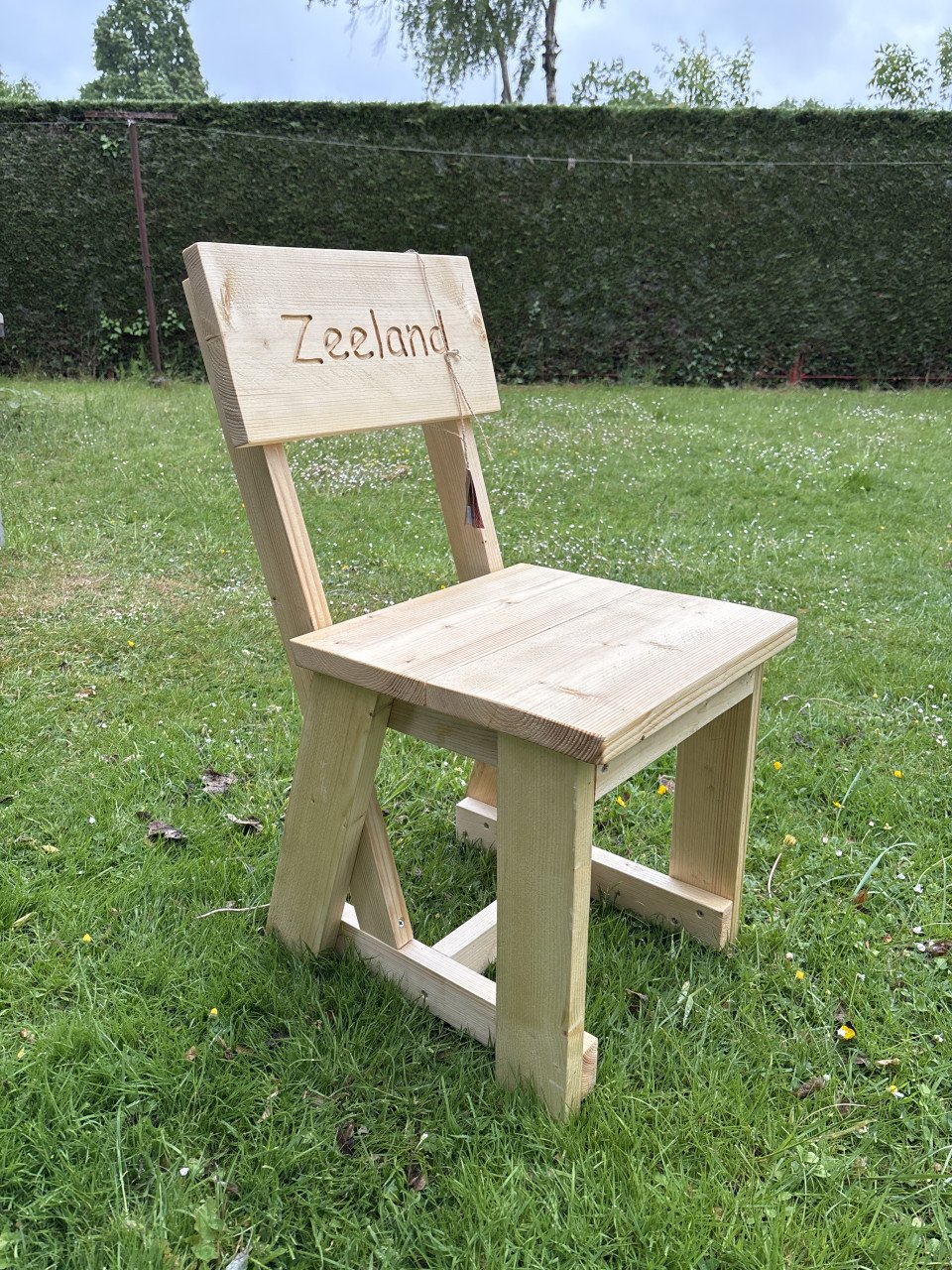Zelfgemaakte stoel
