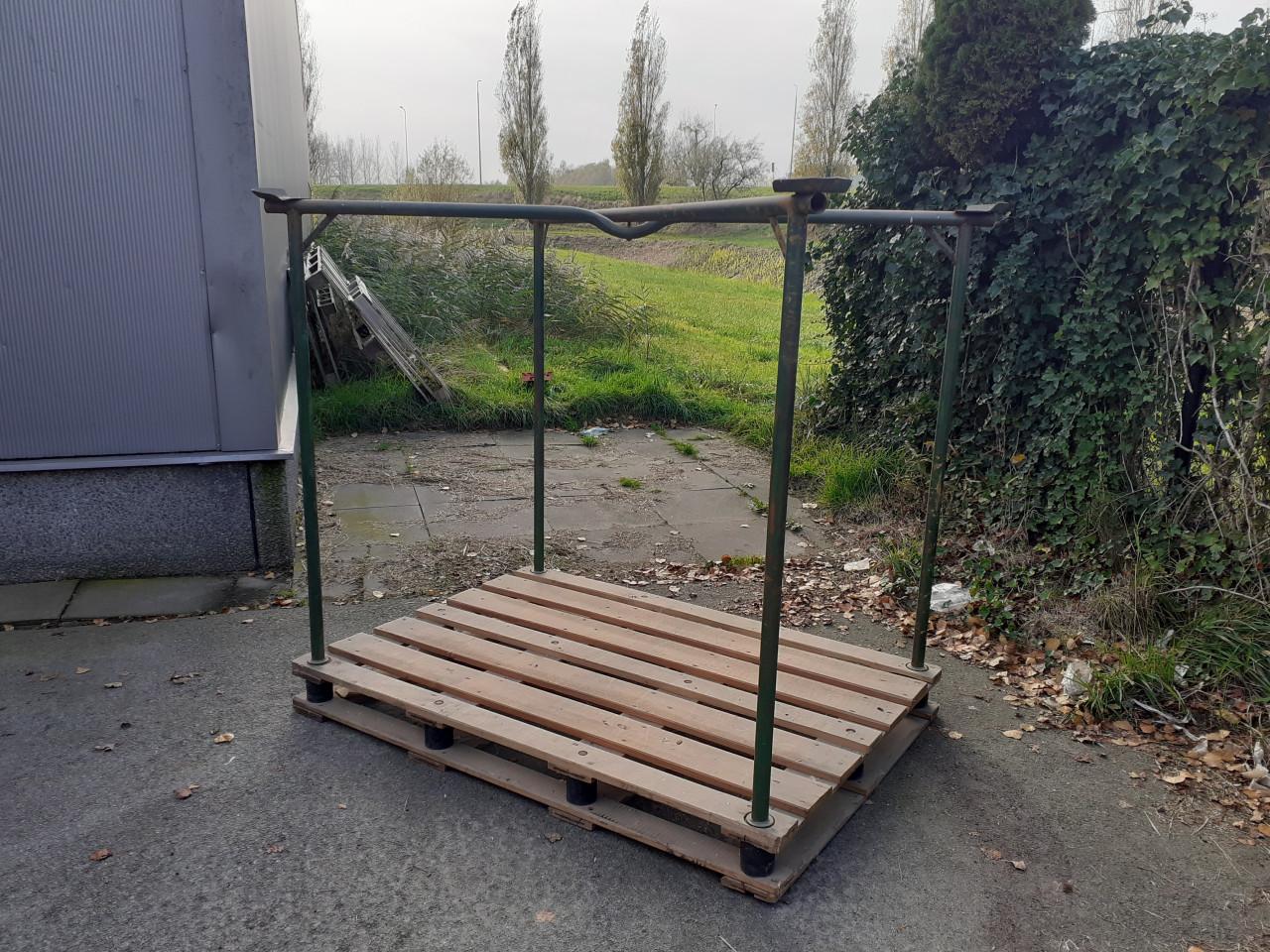 Pallet kooien stapelbaar groot formaat 60 stuks te koop