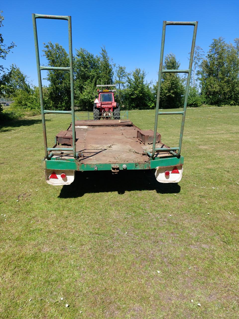 Lage aanhangen