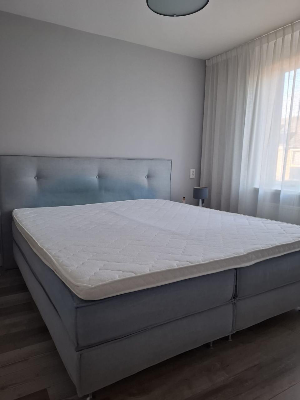 Boxspring 180  x 200  gratis af te halen