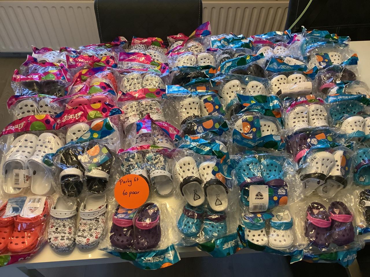 Partij leuke kinder klompen. ( partij 67)