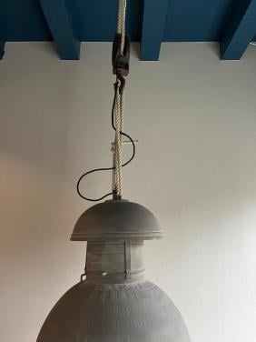 Industriele plafonlamp 57 hoog (katrol 140)