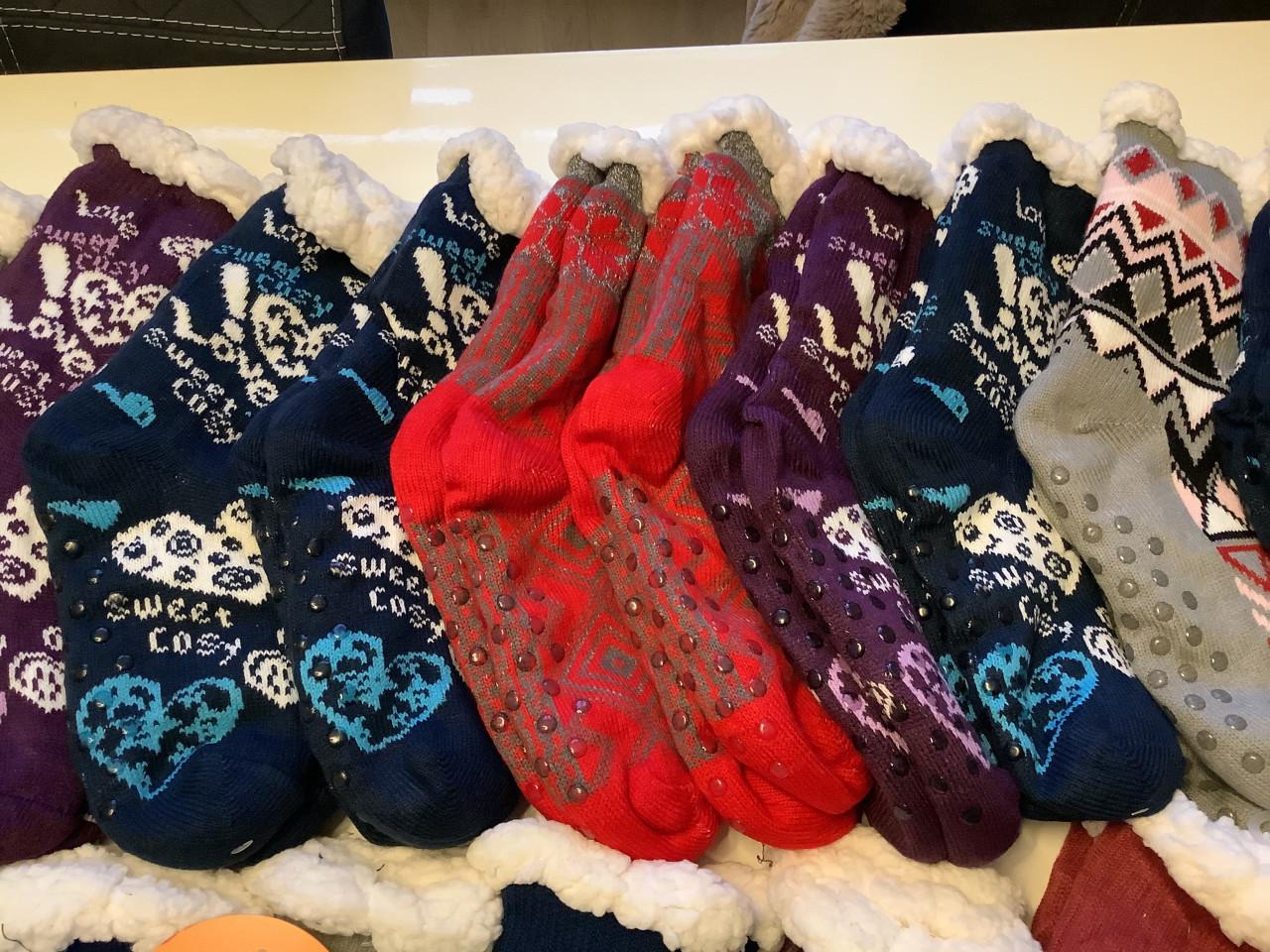 Partij heerlijk warme dames fluffy huissokken. ( partij 9)