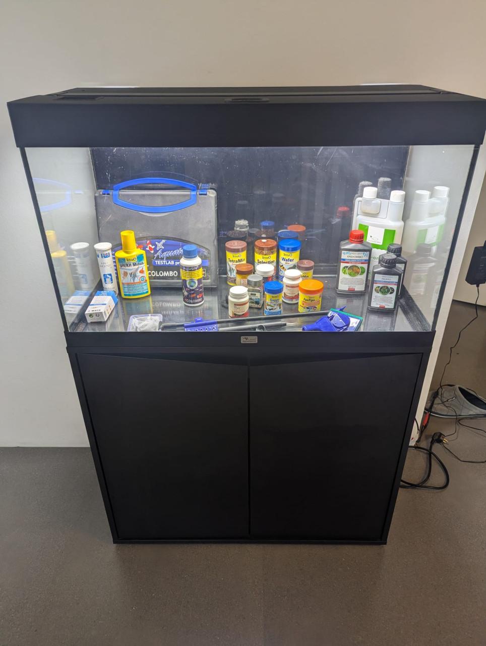 Mooi aquarium met kast