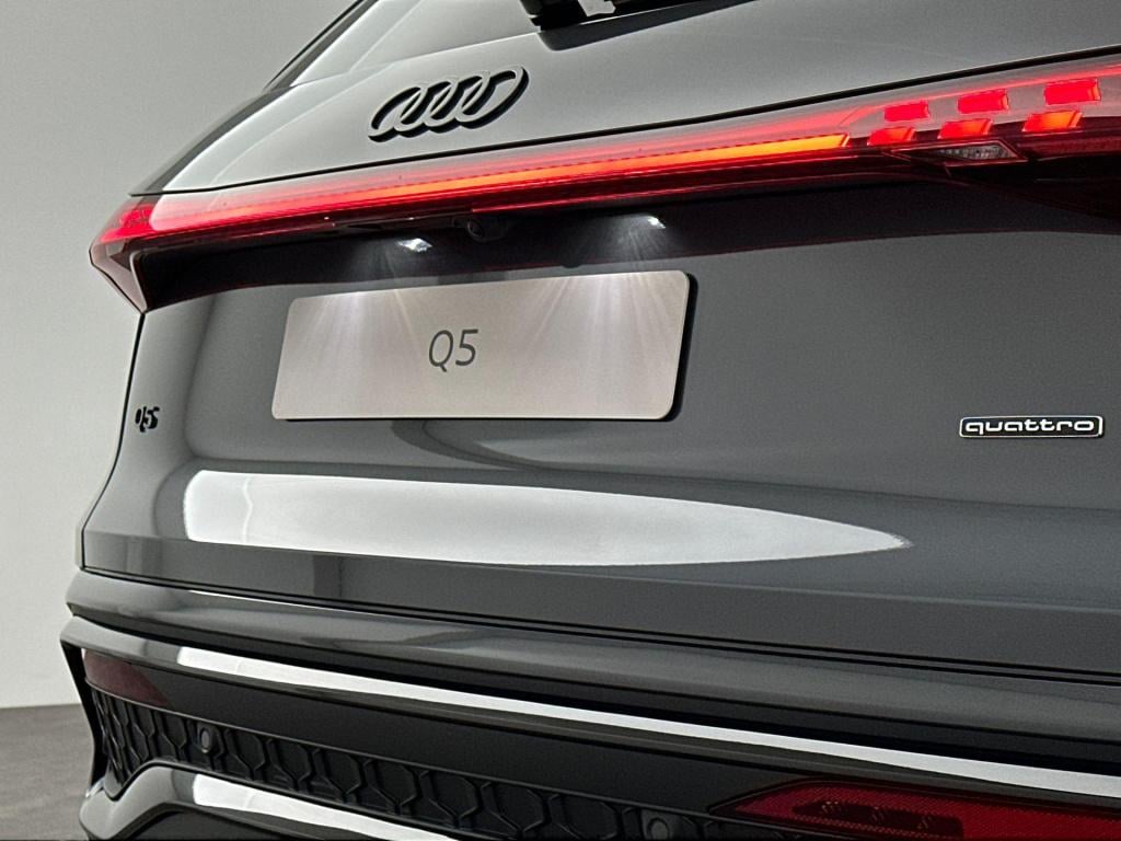 Audi Q5 s edition competition e-hybrid 270 kw / 367 pk suv