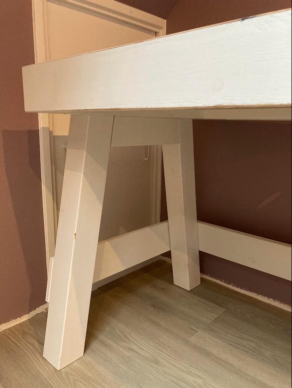 Wit bureau met zwart vlak (BePureHome Grooving bureau)