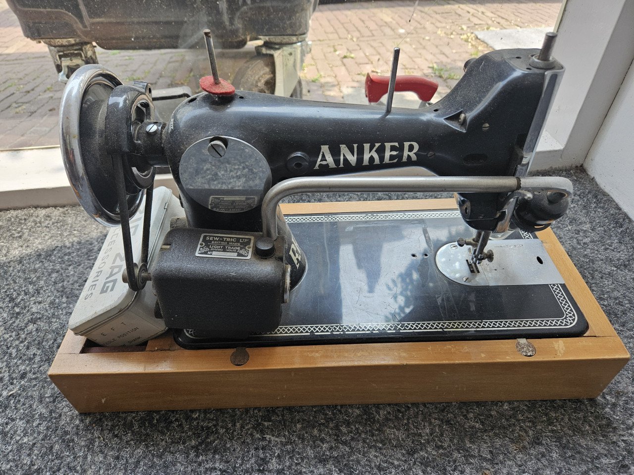 Te koop antieke naaimachines